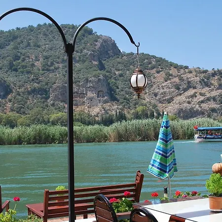 Hotel Myra 3*